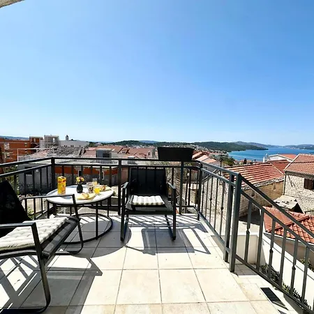Sunny Oasis With A Beautiful View شقة