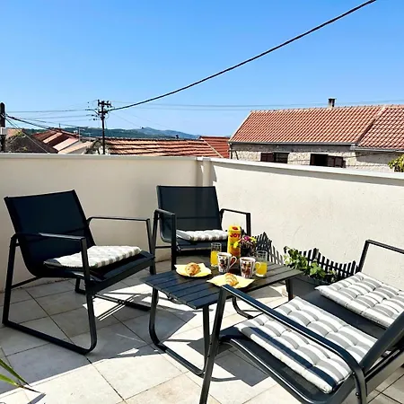 Sunny Oasis With A Beautiful View Трогір